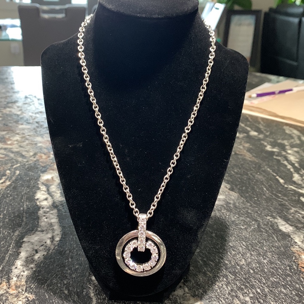Sparkly double circle necklace